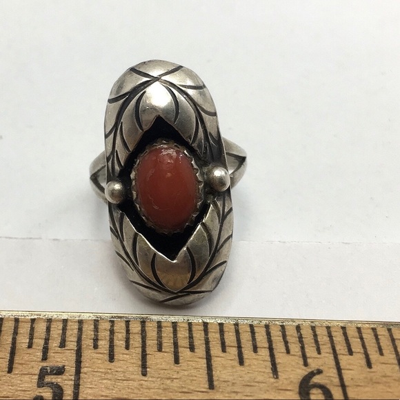 Navajo ring with coral stone silver ring.vtg coral in oval shadowbox silver Ring - Picture 4 of 4